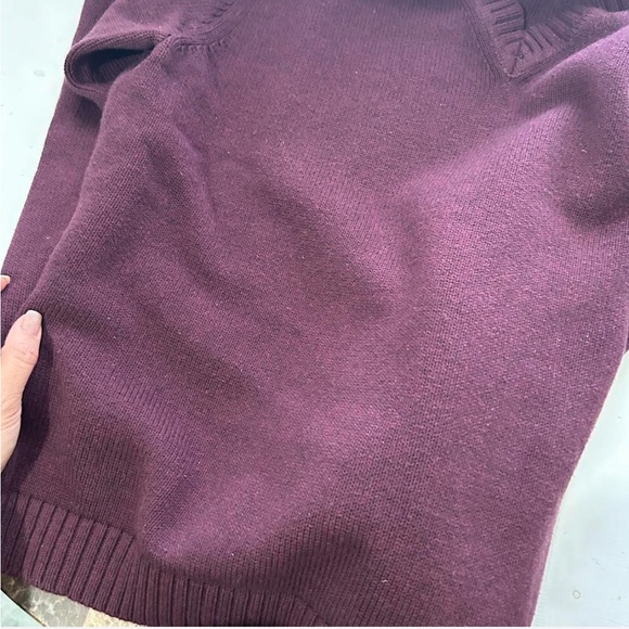 L.L. Bean Burgundy V-neck sweater 100% Cotton. - Picture 8 of 8